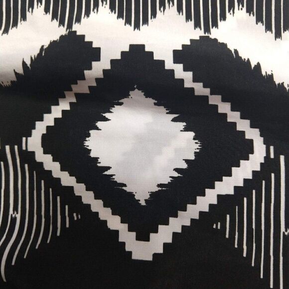 Lane Bryant Black and White Top with Geometric Print and Beading Size 26/28 - Picture 5 of 6